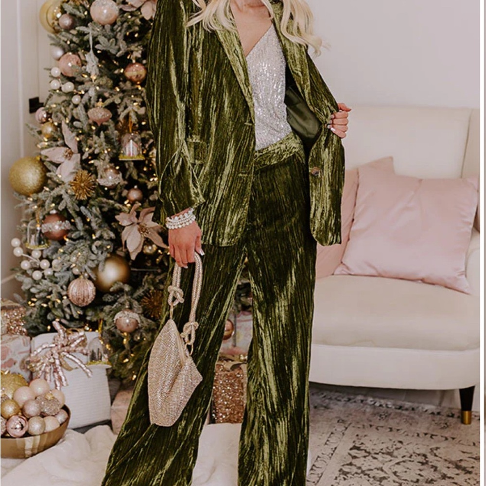 Luxurious Olive Velvet Women's Pantsuit